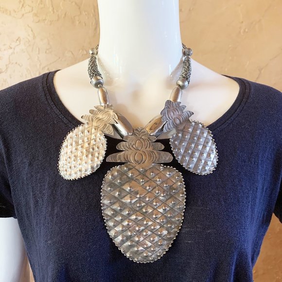 Artisan VTG Hammered Pineapple Statement Necklace - Picture 4 of 6